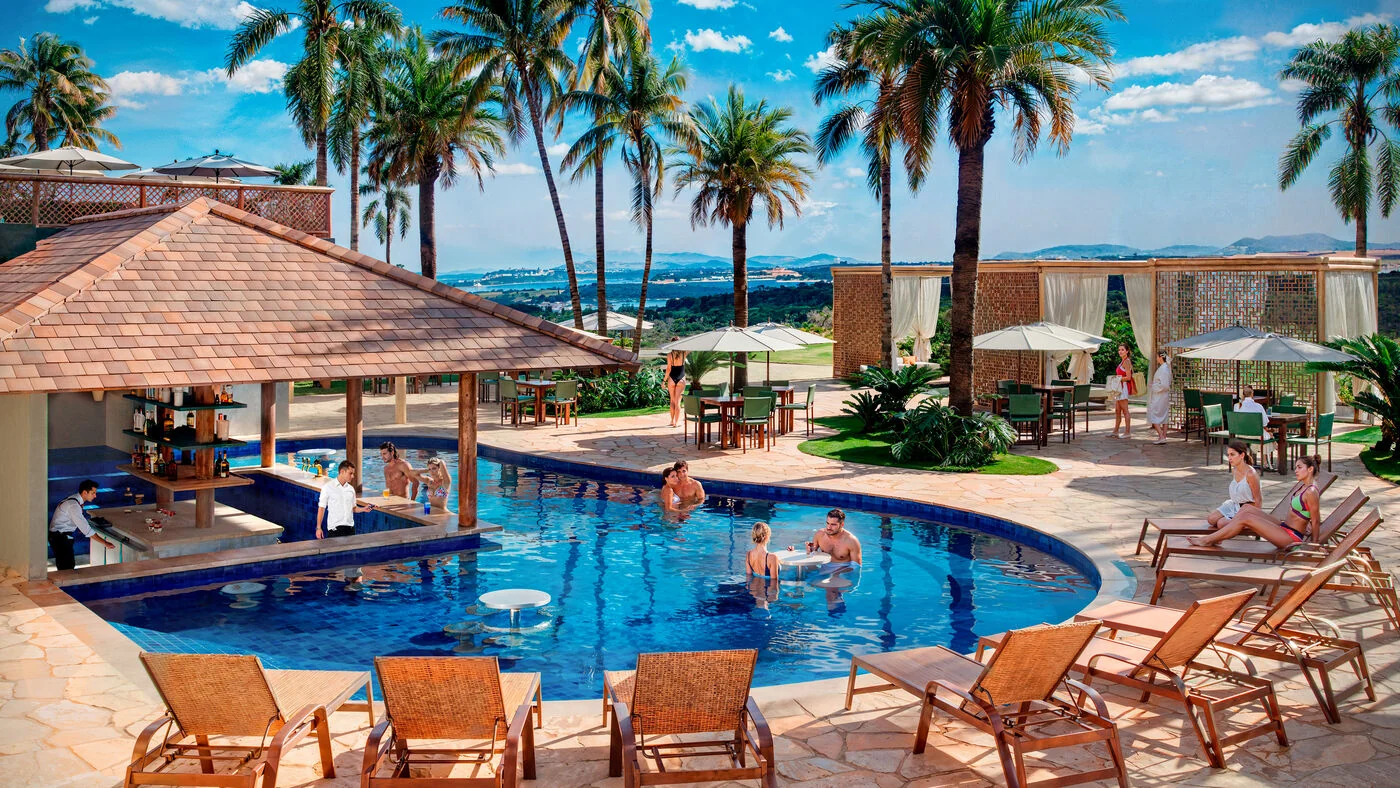 Perspectiva ilustrativa de piscina com bar aquático do Cataguá Resort Esmeralda